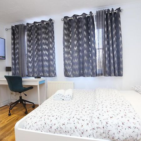 Fabulous Room With En-Suite Bathroom And Shared Kitchen Thamesmead (Greater London) Exterior foto