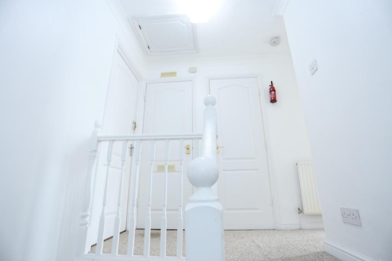 Fabulous Room With En-Suite Bathroom And Shared Kitchen Thamesmead (Greater London) Exterior foto